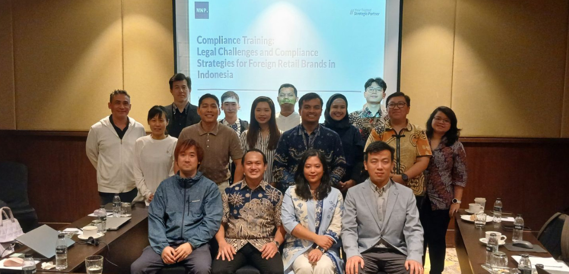 Murzal and Partners Team with M&G Life Team take a picture together in a photo session after the training